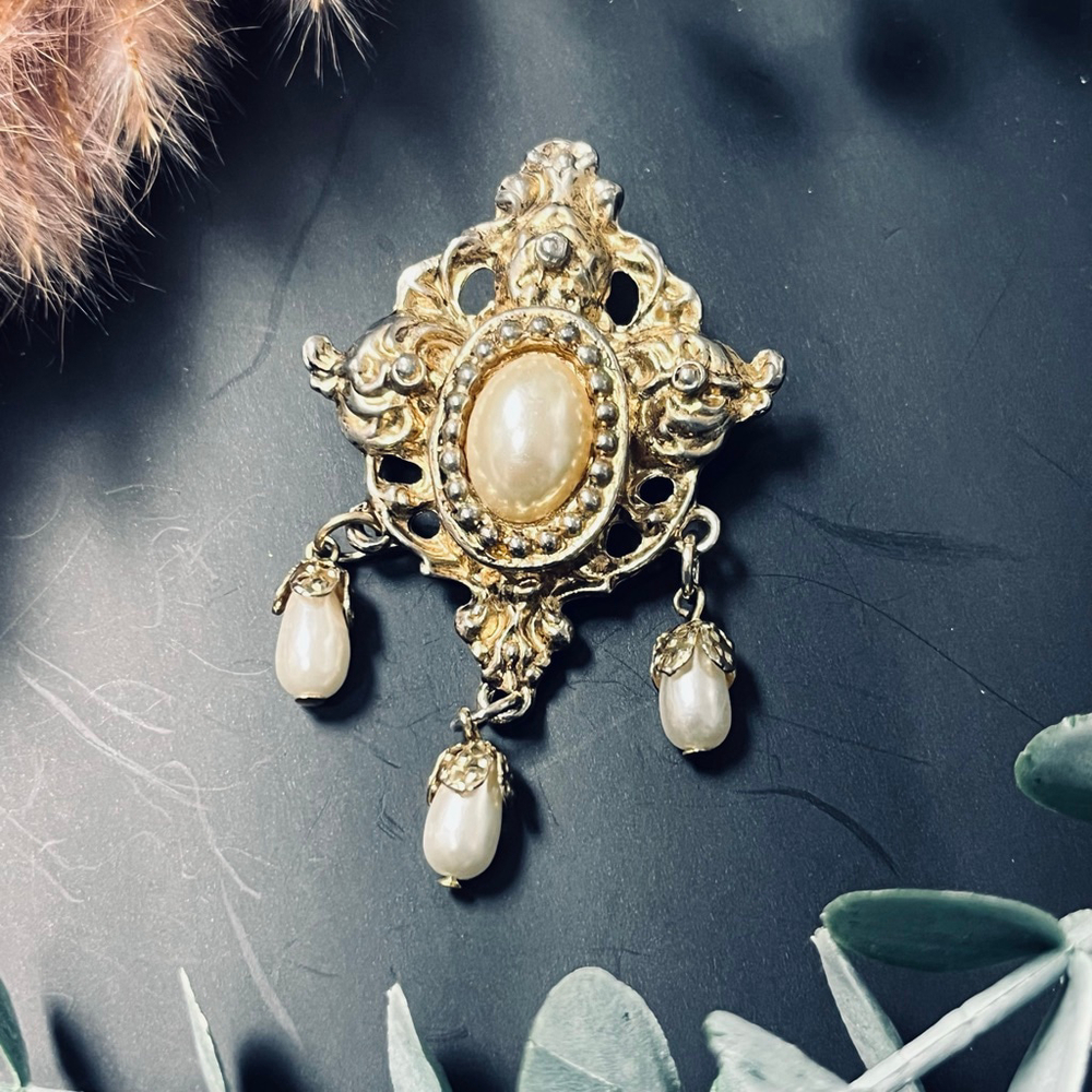 Vintage Gothic Victorian Brooch | Faux Pearl on Ornate Gold Tone Metal‎ |